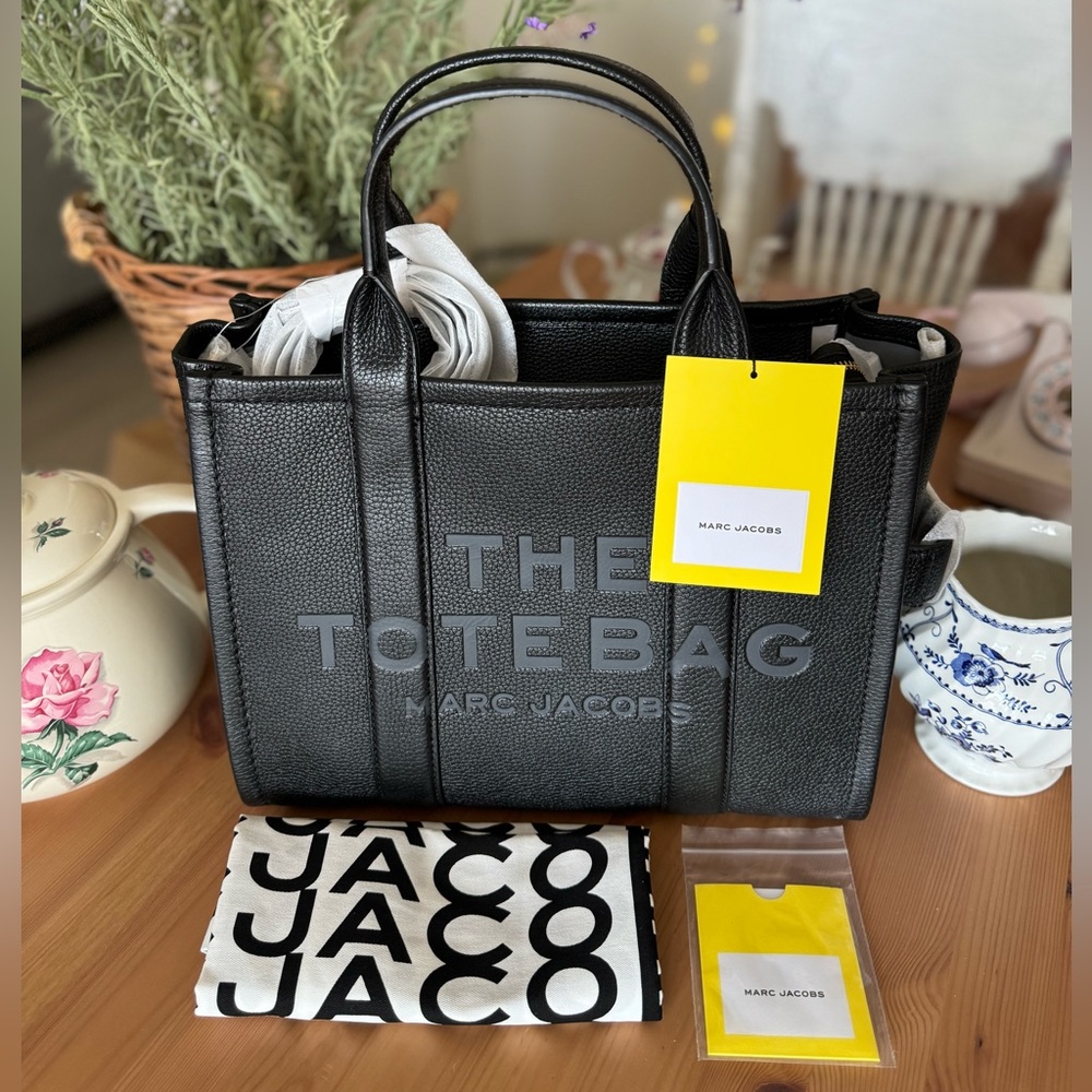 NWT Marc Jacobs Leather Medium Tote Bag (Black)